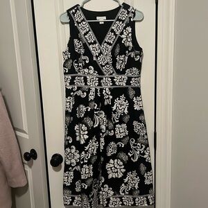 Charter Club size 10 100% Cotton V neck Black & White Damask Dress size 10